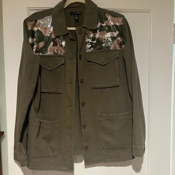 Aqua Jackets & Blazers - Bloomingdale's AQUA ARMY GREEN CAMO SEQUIN SHACKET